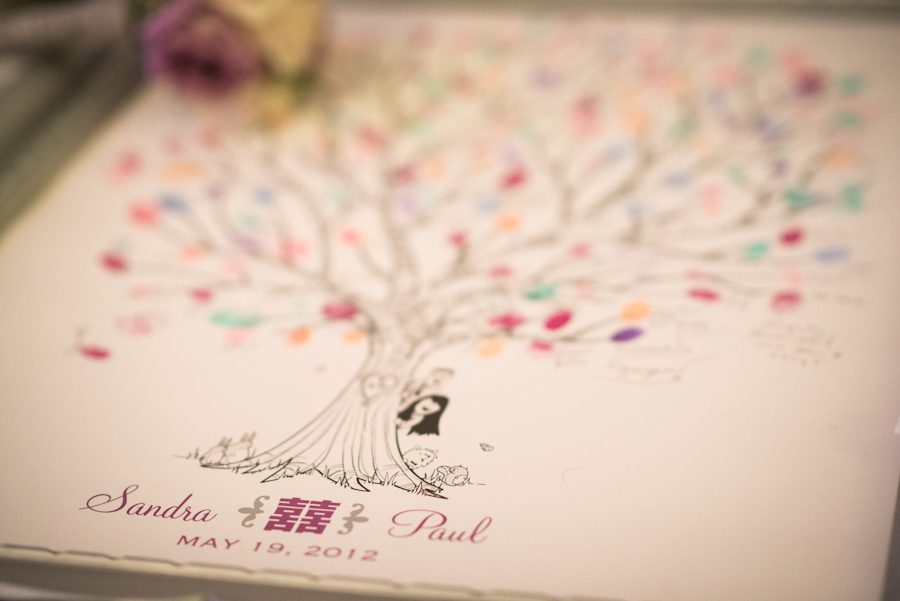 Sign in board on Sandra and Paul's wedding day in Montreal, QC. Captured by destination wedding photographer Ben Lau.