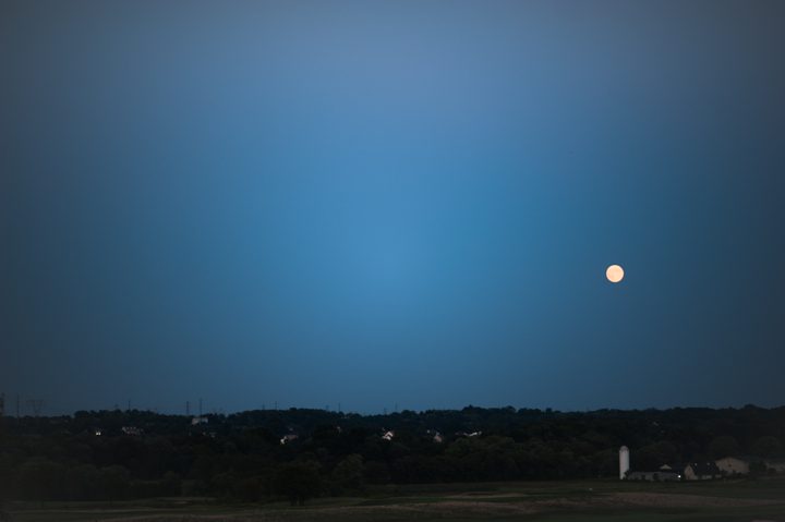 Moon rising at a Neshanic Valley Golf Course wedding in Neshanic Station, NJ. Captured by northern NJ wedding photographer Ben Lau.