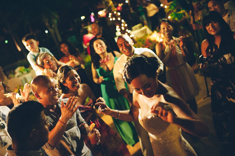 Outdoor Radisson Aruba wedding reception. Captured by destination wedding photographer Ben Lau.