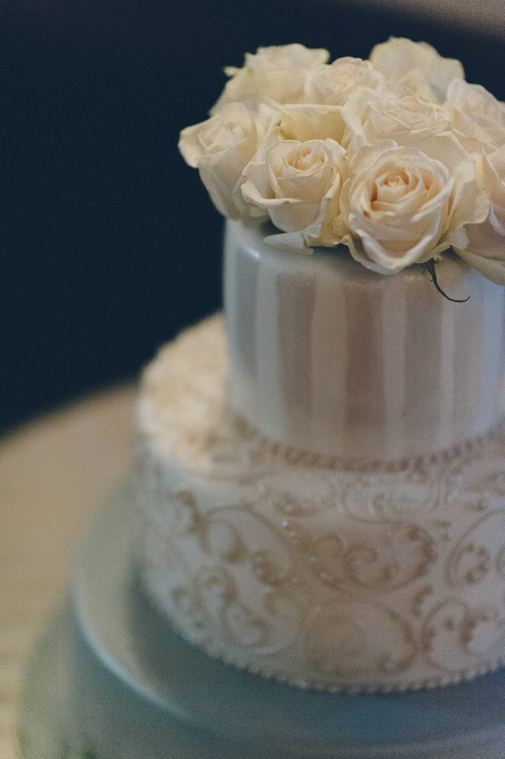 Wedding cake at the Castle on the Hudson in Tarrytown, NY. Captured by NYC wedding photographer Ben Lau.