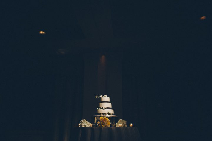 Wedding cake at Tappan Hill Mansion in Tarrytown, NY. Captured by NYC wedding photographer Ben Lau.