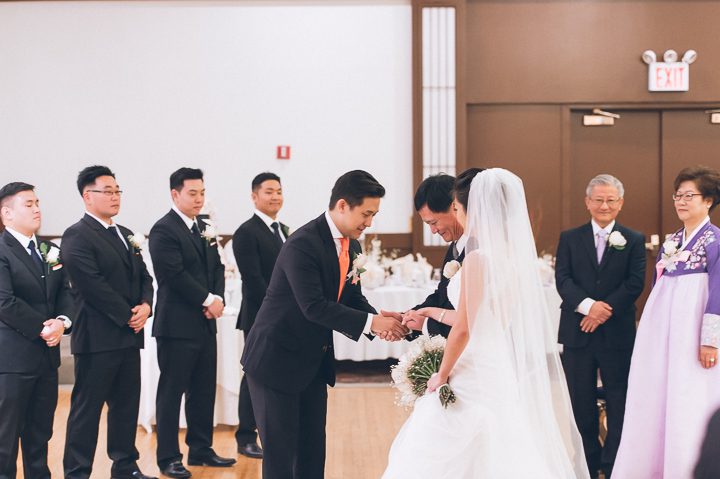 Wedding ceremony at Dae Dong Manor in Flushing, NY. Captured by NYC wedding photographer Ben Lau.