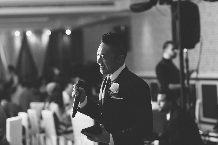 Toasts during a wedding reception at Mudan's in Flushing Queens. Captured by NYC wedding photographer Ben Lau.