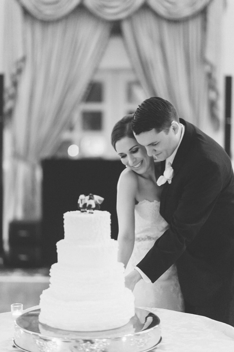 Cake cutting during a wedding at The Palace at Somerset Park. Captured by Northern NJ wedding photographer Ben Lau.