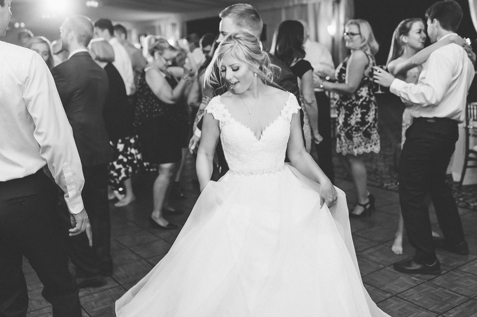 West Hills Country Club wedding in Hudson Valley, captured by fund, candid, photodocumentary Hudson Valley wedding photographer Ben Lau.